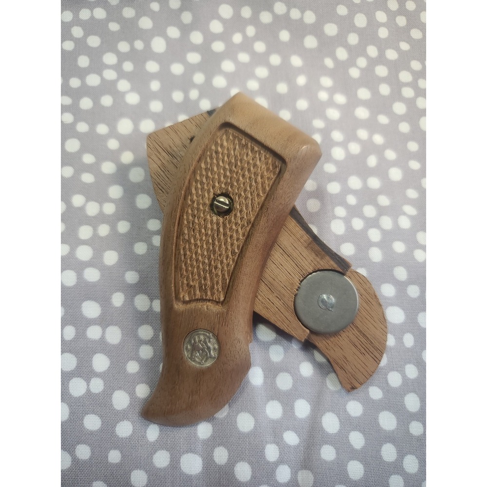 Smith & Wesson Wood Grips Checkered Silver Medallion S&W